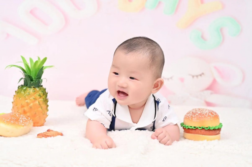 朝阳宝宝在妈妈肚子里